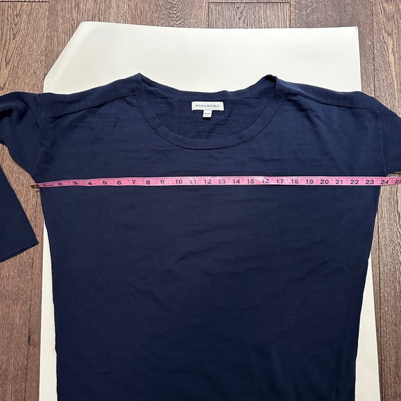 Ladies Banana Republic Long Sleeve T - Picture 6 of 9